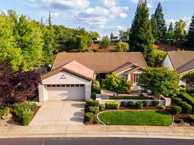 885 Bridalveil Ln