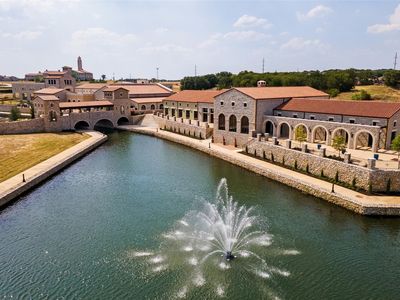 Property at 20 Cardona Dr, Westlake, TX