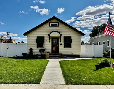 638 2nd Ave W