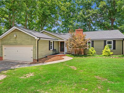 121 White Oak Dr