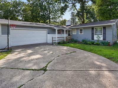 2410 Rossiter Pl