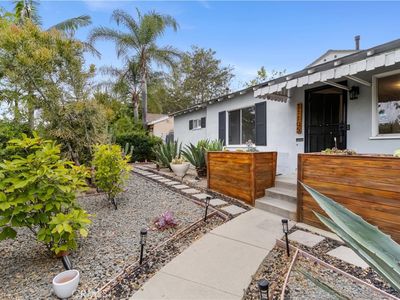 11105 Califa St