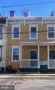 631 W Race St
