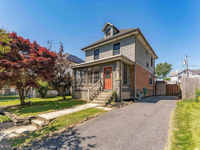32 W Ridley Ave