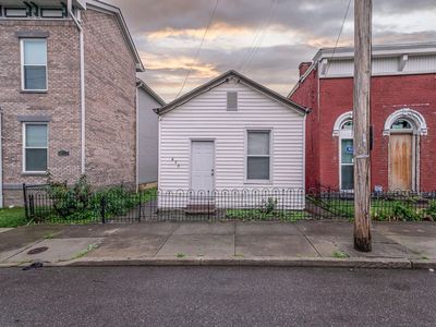 820 Ann St