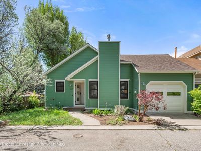 957 Buckingham Dr