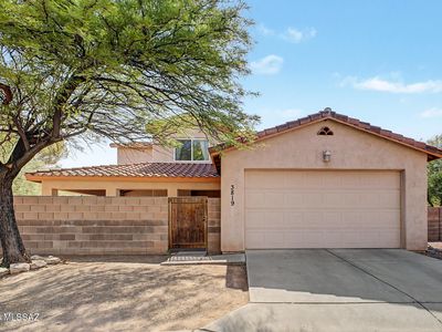 3819 N Look Backridge Pl