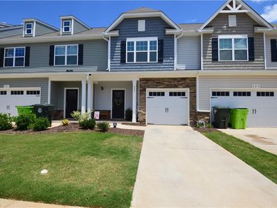 823 Pryor St