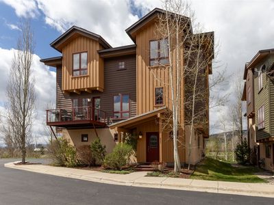 825 Majestic Cir