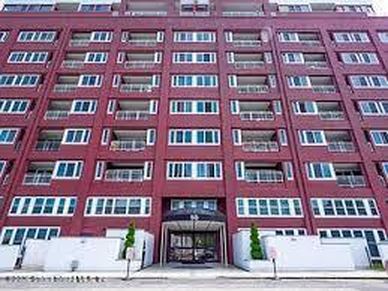 80 Bay St