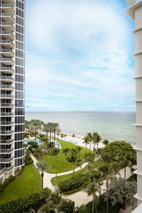 19201 Collins Ave #720