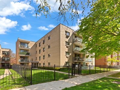 1640 W Sherwin Ave APT 4D