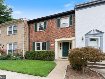 4552 King Edward Ct