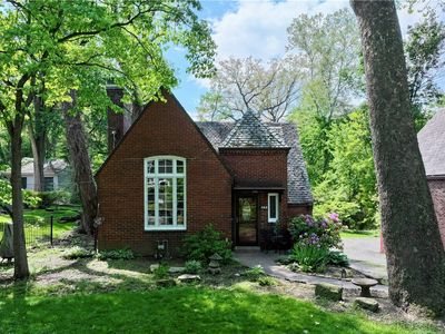 165 W Hutchinson Ave