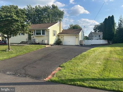 Property at 31 Mapleview Dr, Feasterville Trevose, PA