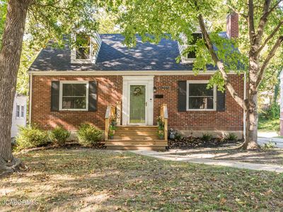 2018 Meadow Ln