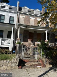 28 Girard St NE