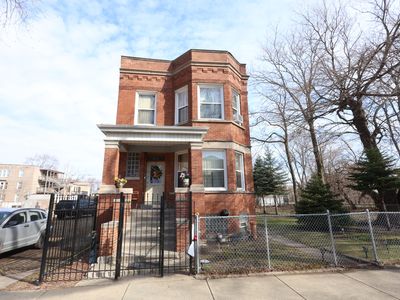 1418 E 69th Pl