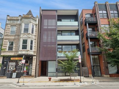 1827 N Milwaukee Ave #301