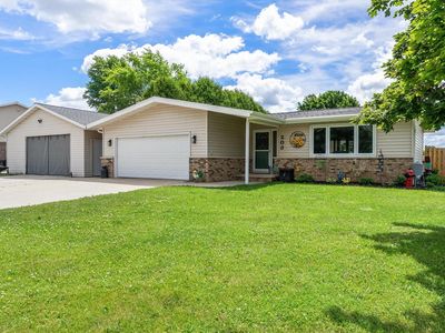 203 Oakwood DRIVE