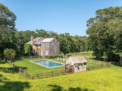 30 Wainscott Stone Rd