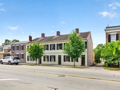 712 E Main St