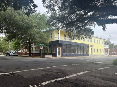 102 W Duffy St