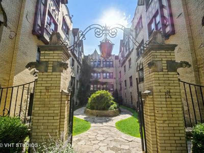 5653 N Spaulding Ave APT 3E