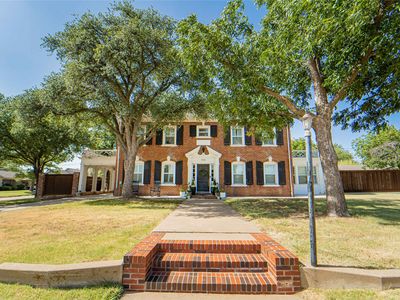 1002 E Lindsey St