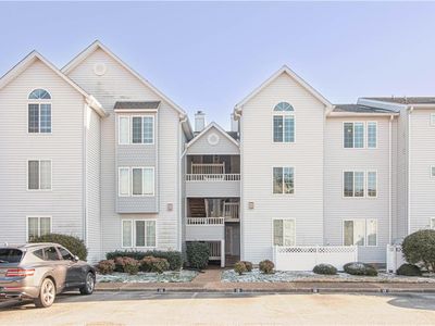 221 Island Cove Ct APT C