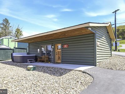 18 Lakeside Village Ln