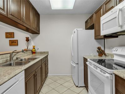 9 Plantation Dr APT 102