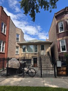 3556 W Dickens Ave