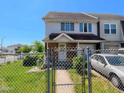 40 Watkins Ave