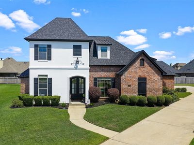 522 Falling Water Cir