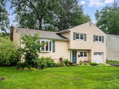 49 Crestmont Rd