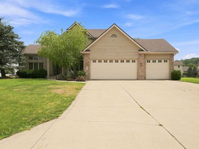 811 Blackthorn Cv