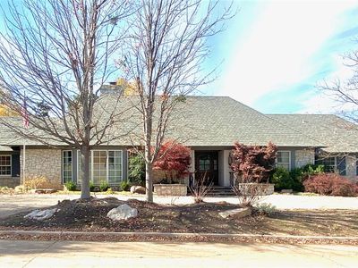 6815 N Country Club Dr