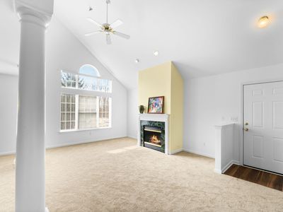 9475 Lakeside Dr