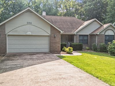 104 Flossmoor Cir