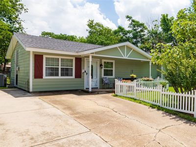 812 Denton Dr