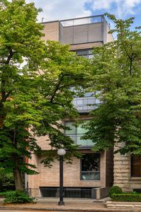 530 W Dickens Ave #401
