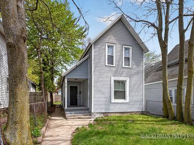 918 Lafayette Ave NE