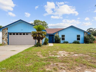 560 Lagoon Oaks Dr