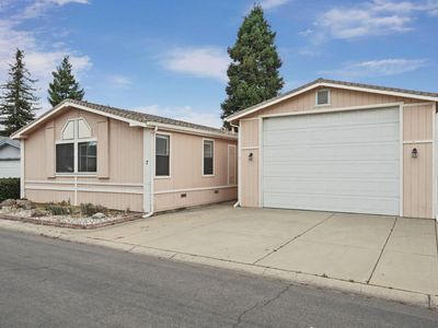 7 River Bend Dr