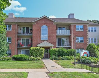 24 Maple Crest Cir APT F