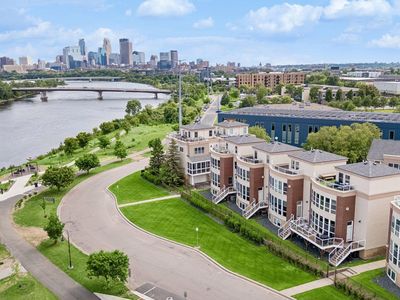 2313 River Pointe Cir