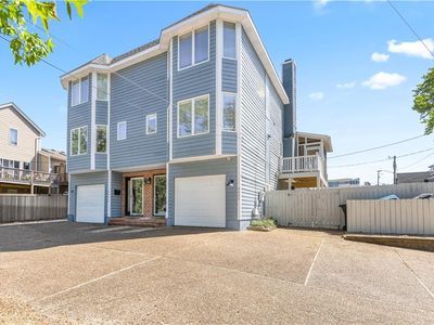 3401 Holly Rd