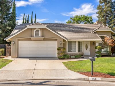 1194 E Le Parc Dr