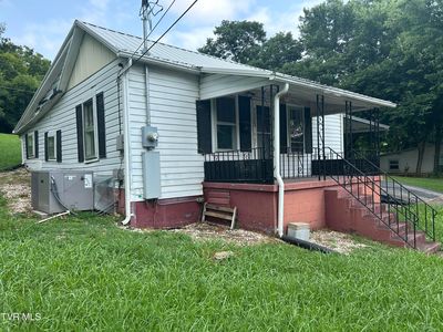 1123 E 4th North St